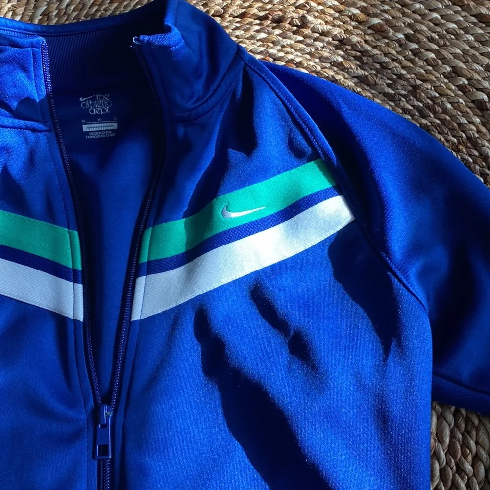 Nike size Medium jacket size mens Medium